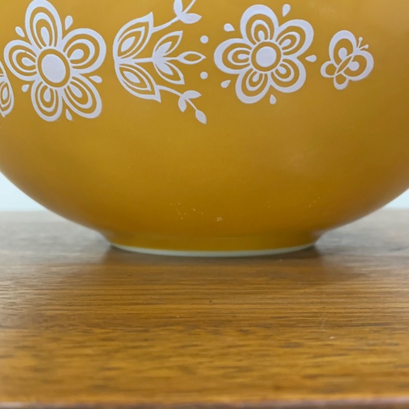 Vintage Pyrex - Butterfly Gold - 4 Qt Bowl - Picture 14 of 16